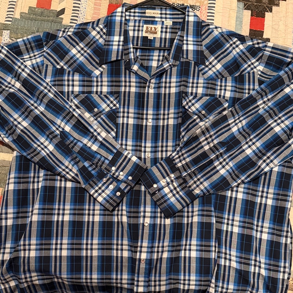Ely Cattleman Men's Navy and White Checkered Shirt